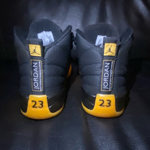 Jordan 12 Retro “University Gold” Size 6.5Y - Picture 5 of 6
